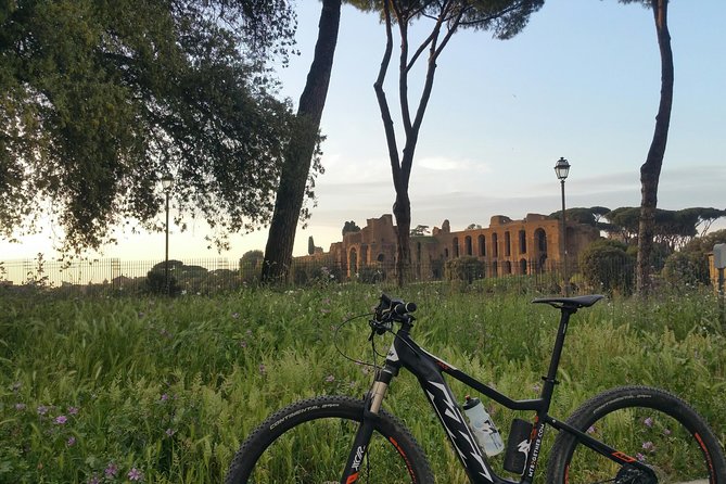 Sunrise in Rome: Small-Group E-Bike tour with Italian Breakfast - Exploring the Iconic Stops: From Trevi to the Pantheon