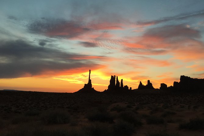 Sunrise Tour of Monument Valley - The Unique Backcountry and Off-Road Experiences