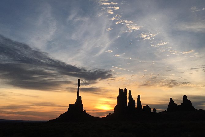 Sunrise Tour of Monument Valley - Ideal for Photographers and Culture Enthusiasts