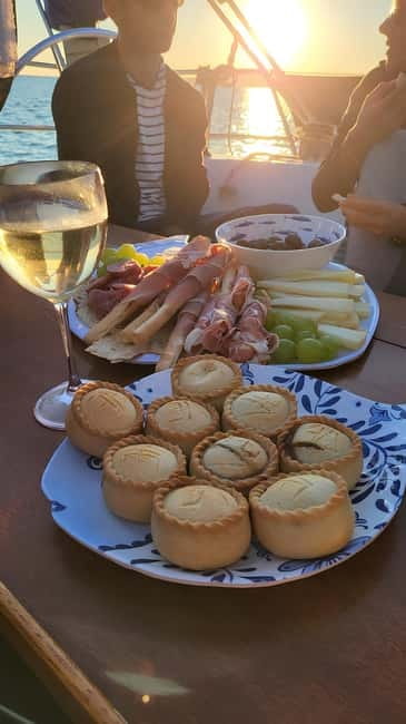 Sunset Apéritif on a 15m sailing boat - Key Points