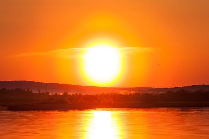 Sunset at the Arctic Circle - Key Points