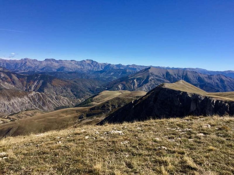 Sunset at the Monges lake and peaks - Key Points