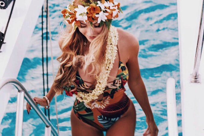 Sunset Boat Cruise: Swim and Cruise Waikiki - The Boat Size and Comfort