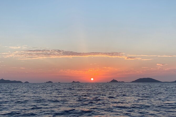 Sunset boat cruise with Aperitif at the Sanguinary Islands - Unexpected Highlights in the Reviews
