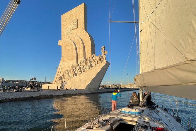 Sunset Boat Tour in Lisbon with Wine - Crossing into the South Bank and Visiting Cristo Rei