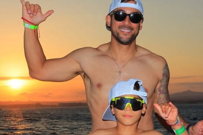 Sunset Boat Tour Includes Open Bar and Dinner - Scenic Cruise of Lands End and the Arch