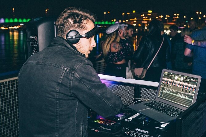 Sunset Boat Tour with Unlimited Drinks in Warsaw - Unlimited Drinks and Drinking Games on Deck