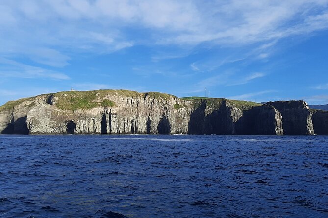 Sunset boat trip in Ponta do Cintrão - Exploring the Caves of Ponta do Cintrão