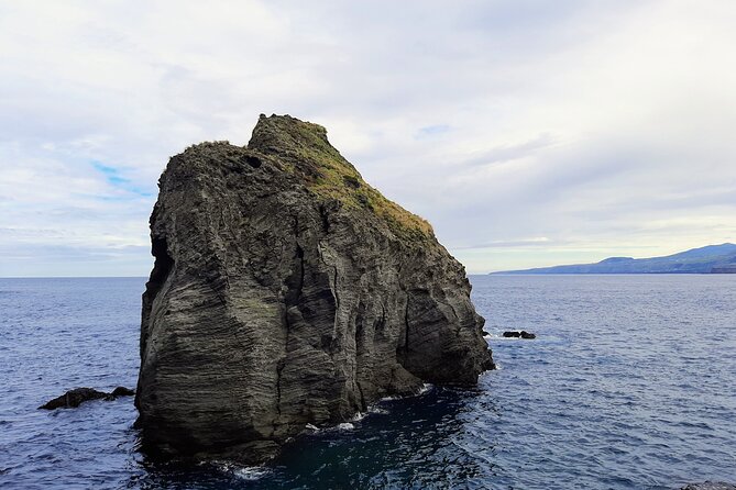 Sunset boat trip in Ponta do Cintrão - Discovering the Lava-Covered Caves