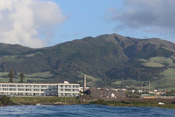 Sunset boat trip in Ponta do Cintrão - Crossing the Open Sea at Dusk