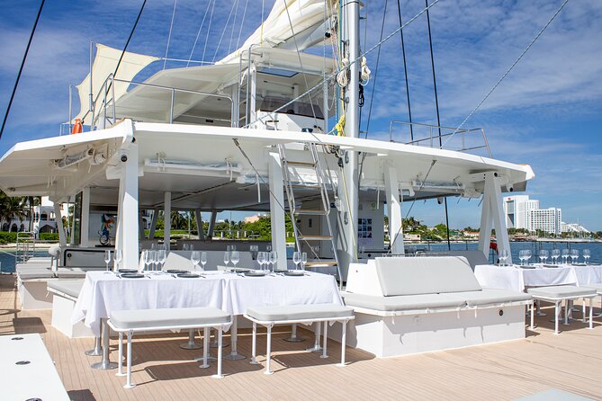 Sunset Cancun Mayëy : Premium Catamaran Dinner with Outdoor Bar - Snacks and Drinks Offered During the Tour