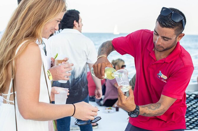 Sunset Cruise in Los Cabos with Jazz and Wine - Live Jazz and Background Music: What to Expect