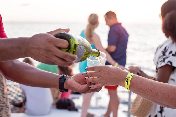 Sunset Cruise in Los Cabos with Jazz and Wine - Onboard Experience: Comfort, Service, and Entertainment