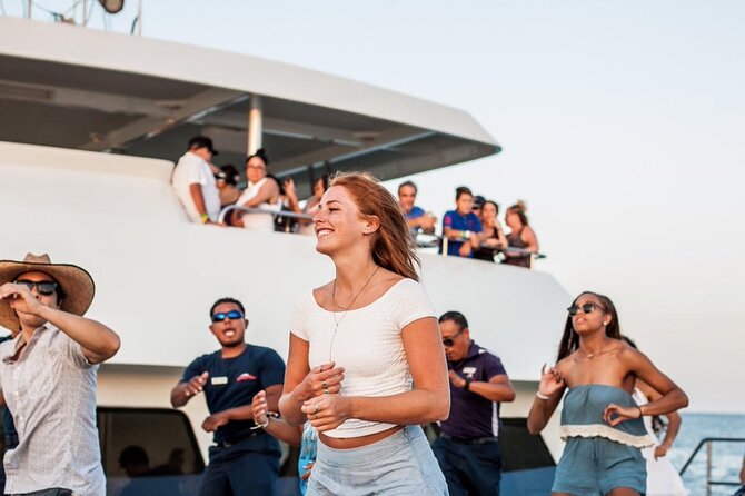 Sunset Dinner Cruise in Los Cabos - Entertainment and Atmosphere on the Boat