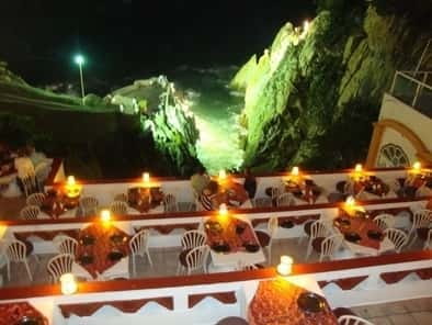 *Sunset High Diver Show 3Course Dinner 2 Drinks Diff Options - Key Points