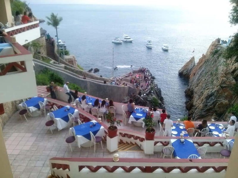 *Sunset High Diver Show 3Course Dinner 2 Drinks Diff Options - Friendly Guides and Expert Narration