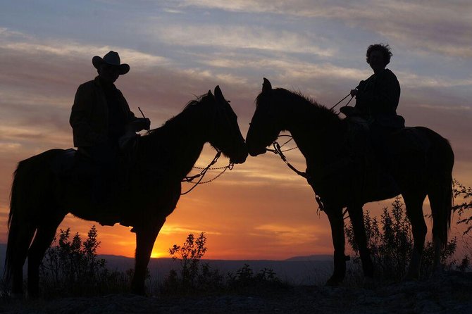 Sunset Horseback Riding Tour Through San Miguel de Allende - Logistics: Meeting Point, Transport, and Group Size