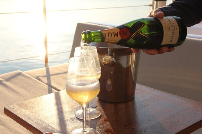 Sunset Jazz Cruise with Aperitivo and live Saxophone - The Venice Sunset Experience on a Spacious Catamaran