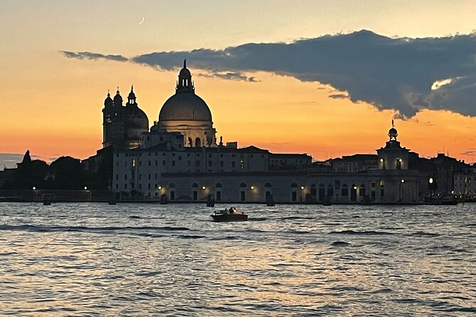 Sunset Jazz Cruise with Aperitivo and live Saxophone - Who Will Enjoy This Tour Most