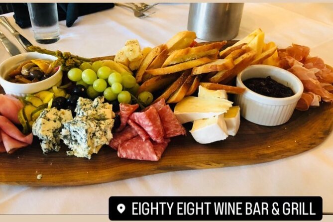 Sunset Niagara-on-the-Lake Small Group Wine Tour with Dinner - Logistics and Group Size