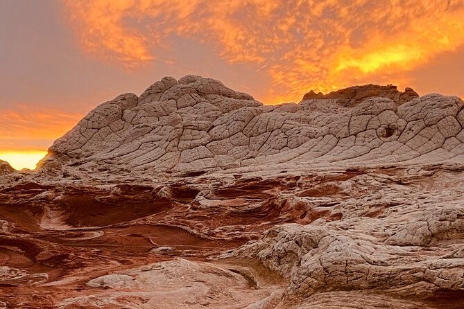 Sunset Off-Road White Pocket Guided Hike Activity - Small Group - White Pocket: A Unique Geologic Marvel