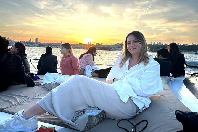 Sunset or Daytime Istanbul Guided Luxury Yacht Cruise with Snacks - Sunset and Daytime Views: Best Times for Photography