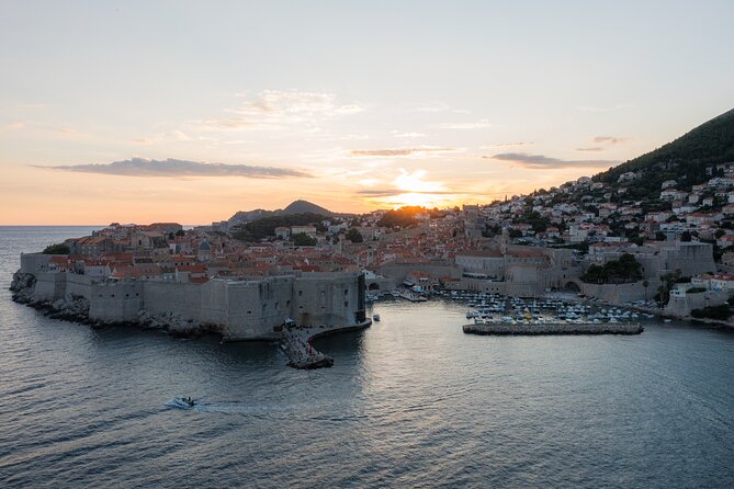 Sunset Panorama Cruise with a Guide on a Wooden Galleon - Food and Beverages During the Cruise