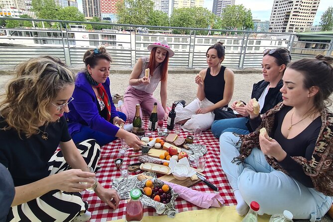 Sunset Picnic with View of Eiffel Tower and Live Music - Live Music and Storytelling by Local Musicians