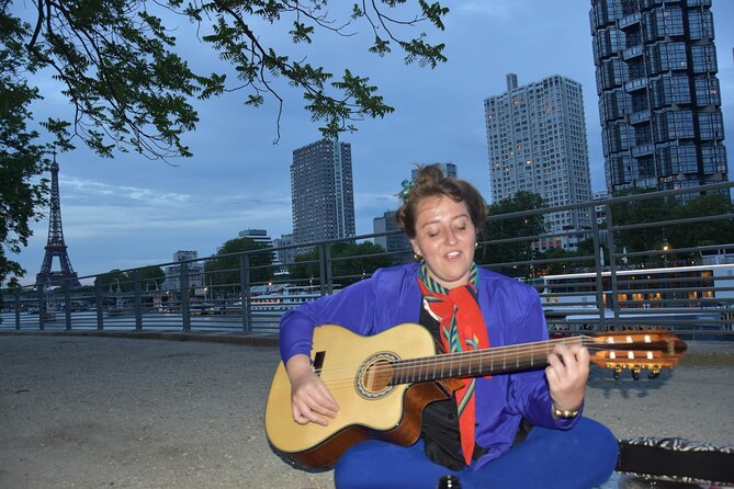Sunset Picnic with View of Eiffel Tower and Live Music - Practicalities: Group Size and Accessibility