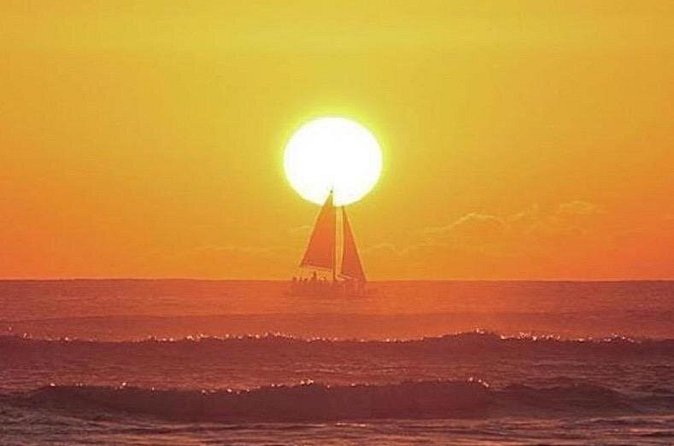 Sunset sail Aboard Manakai Catamaran - The Sum Up: Authentic Waikiki Sunset on the Manakai Catamaran