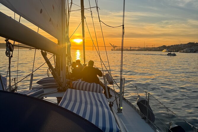 Sunset sailboat tour in Lisbon with wine and beer - The Experience on Board: Comfort and Atmosphere