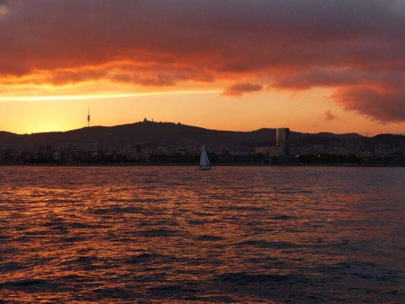 Sunset Sailing Experience in Barcelona - What Sets This Tour Apart