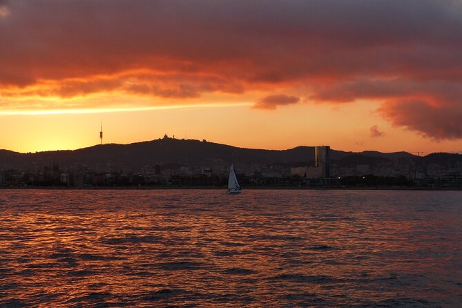 Sunset Sailing Tour in Barcelona - Key Points
