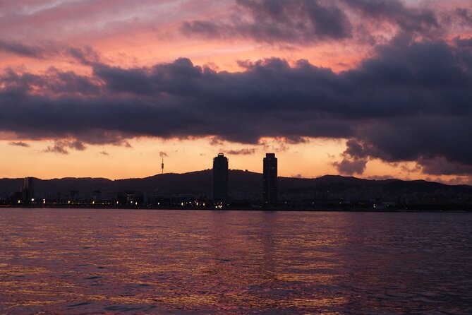 Sunset Sailing Tour in Barcelona - Enjoy a Relaxed Atmosphere with Drinks and Snacks