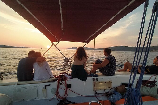 Sunset Sailing Tour on the Pakleni Islands - Key Points