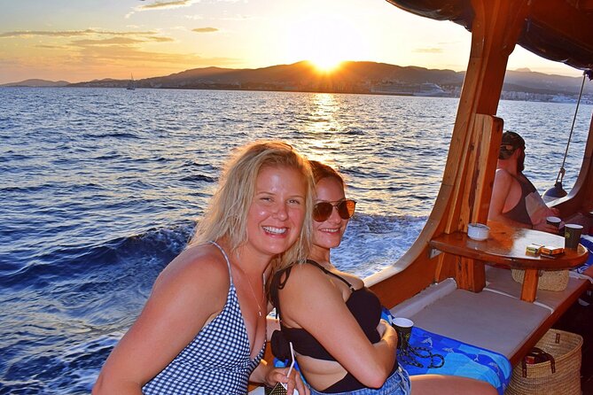 Sunset Tour Mallorca: Sunset boat trip with music & good atmosphere - Starting Point and Schedule in Palma