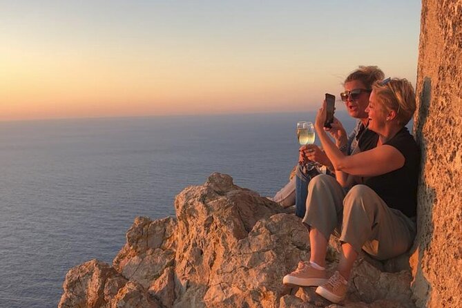 Sunset Tour to Formentor - Sunset Toast with Cava and Strawberries