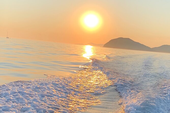 Sunset TourA Sunset That Isnt Stuck in Front of the Old Town - Crafting a Seamless Experience with Easy Booking