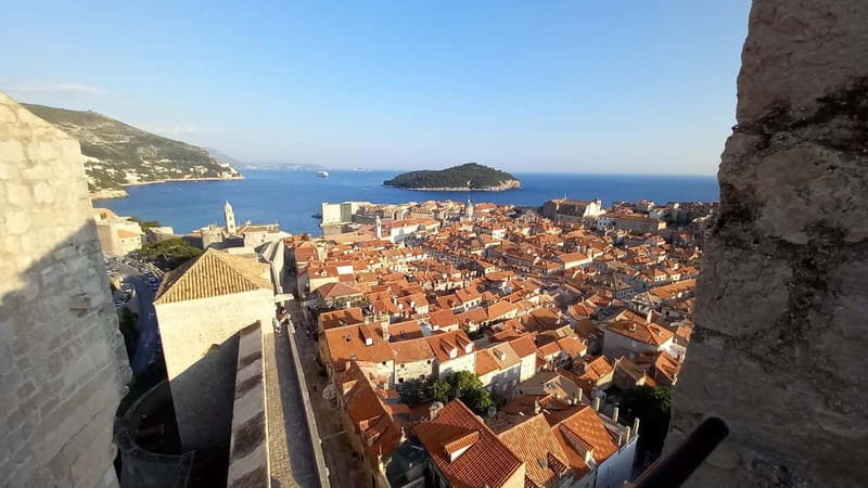 Sunset Wall Walk: 75-Minute Guided Tour & Free Exploration - Who Will Appreciate This Tour?