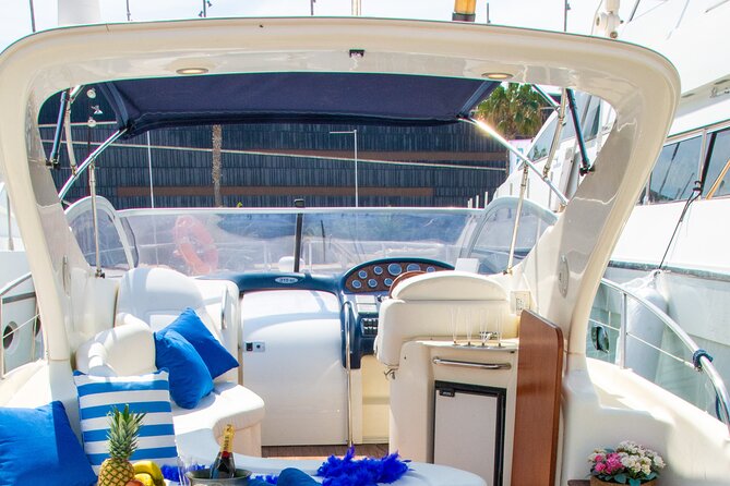 Sunset yacht ride in Barcelona + snacks and drinks - Key Points