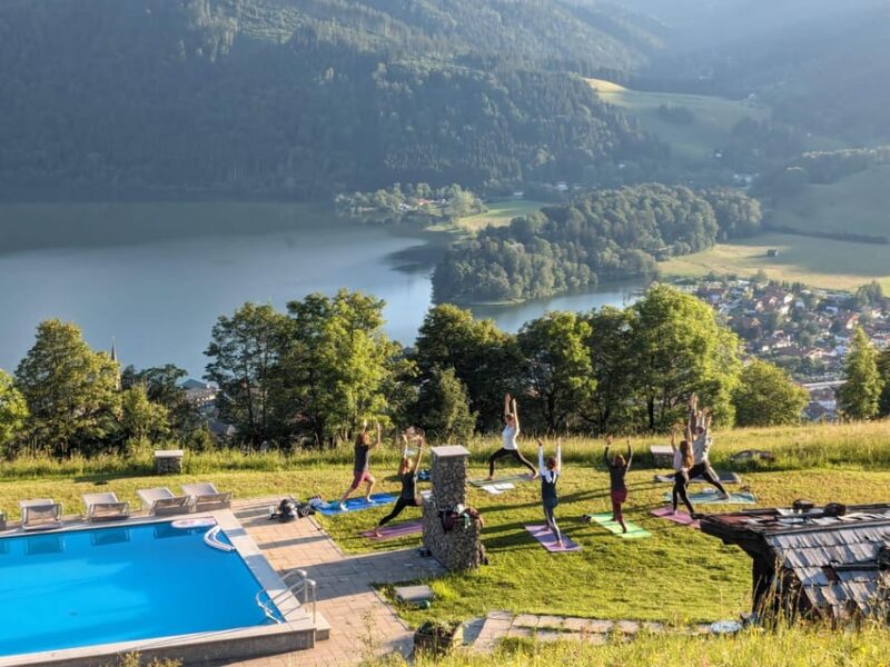 Sunset yoga on the Schliersbergalm - The Experience Provider and Language Options