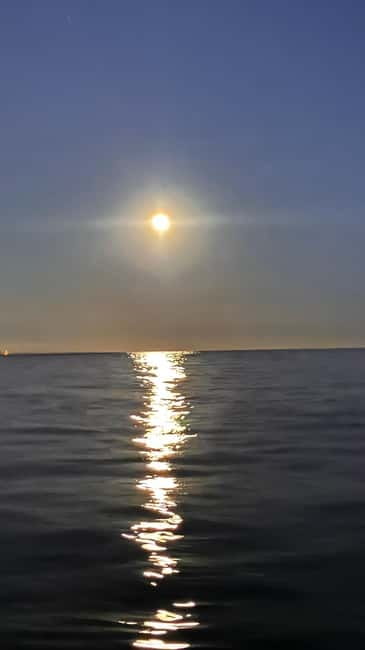 Sunset+paddle surf with music+fotos&videos Barceloneta+snack - Sunset Paddle Surf in Barceloneta with Music, Photos, and Snacks: An Unforgettable Evening on the Mediterranean