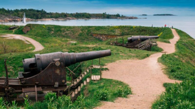 Suomenlinna: Guided Walking Tour with an Authorized Guide - What the Tour Covers: Key Sights and Hidden Corners