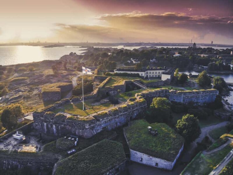 Suomenlinna: Private Finntastic Tour through Guns & Tunnels - Discover Suomenlinna’s Defensive Walls and Tunnels