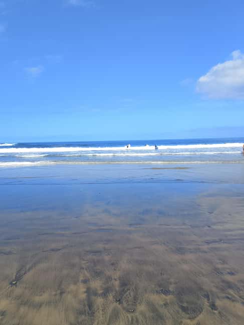 Surf and yoga in Gran Canaria: waves, wellness, and nature - Connecting with Gran Canaria’s Sea at Las Canteras Beach