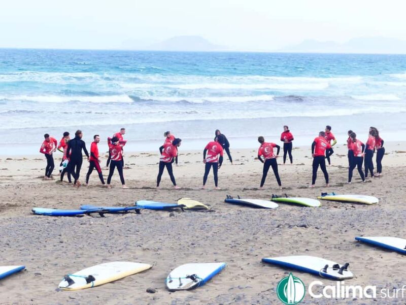 Surf in Famara: 2 hours of pure excitement and nature - Key Points