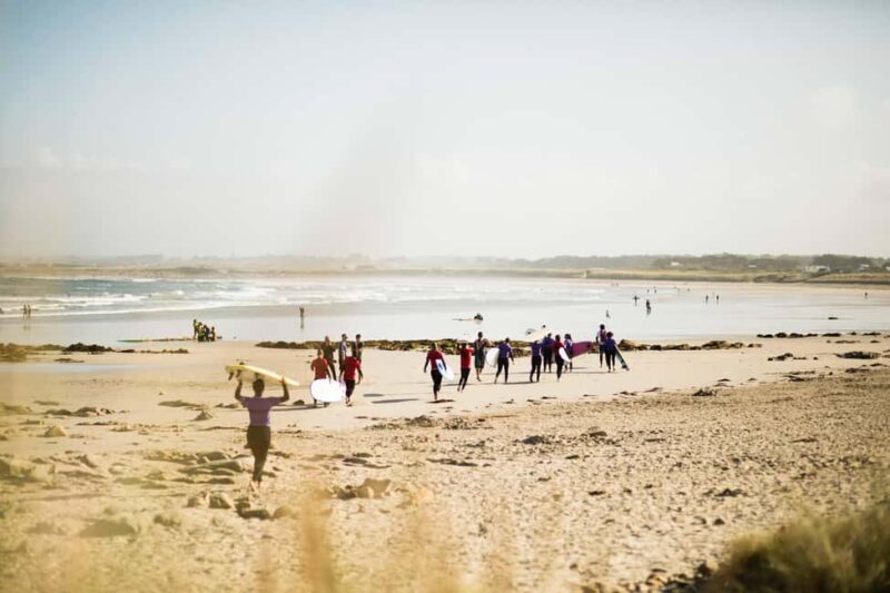 Surf lessons on the mythical site of La Torche - What Are the Practical Considerations for Booking?