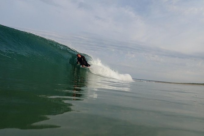 Surfing lessons - Who Should Consider This Experience
