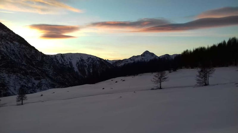 Susa Valley at dawn: snowshoeing in nature and silence - Witnessing the sunrise over the valley
