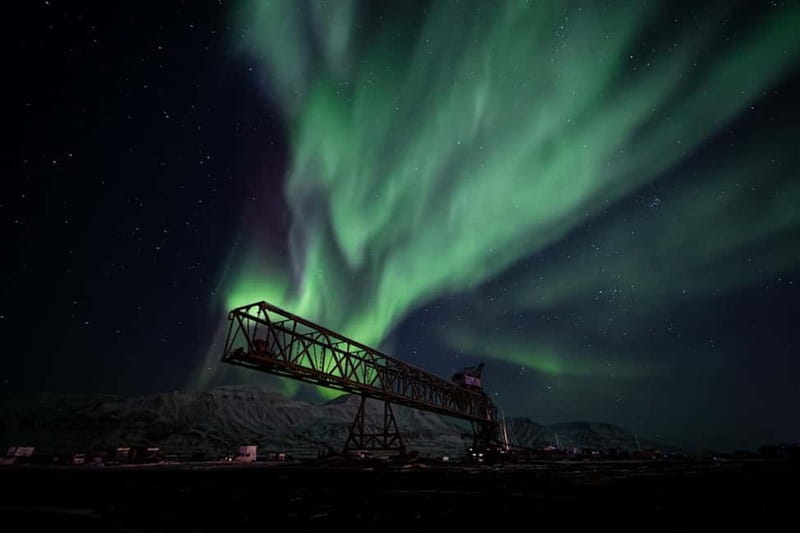 Svalbard: Northern Lights Photography Tour with local expert - Viewing Conditions and the Arctic Night Sky